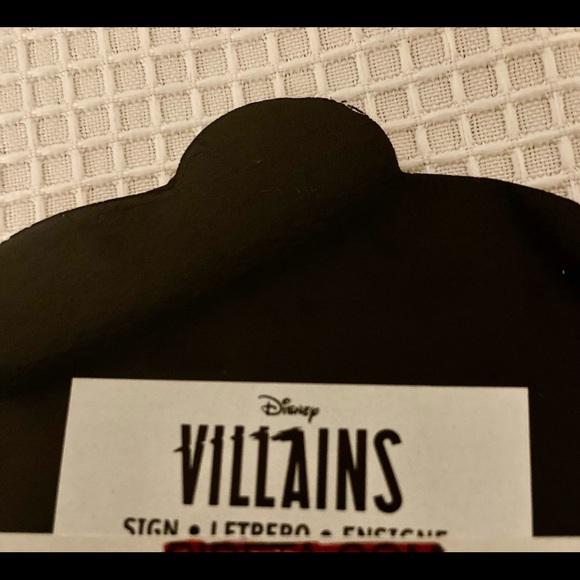 Ursula “Wicked”- Disney Villains Collection Ornament - Picture 3 of 3